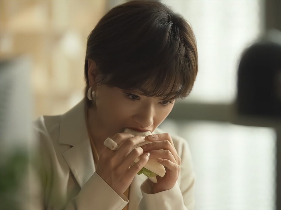 天顺平台登录：《玫瑰的故事》女星美貌前六排名：万茜第四，朱珠第三，第一凭啥