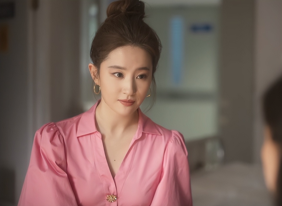 天顺平台登录：《玫瑰的故事》女星美貌前六排名：万茜第四，朱珠第三，第一凭啥