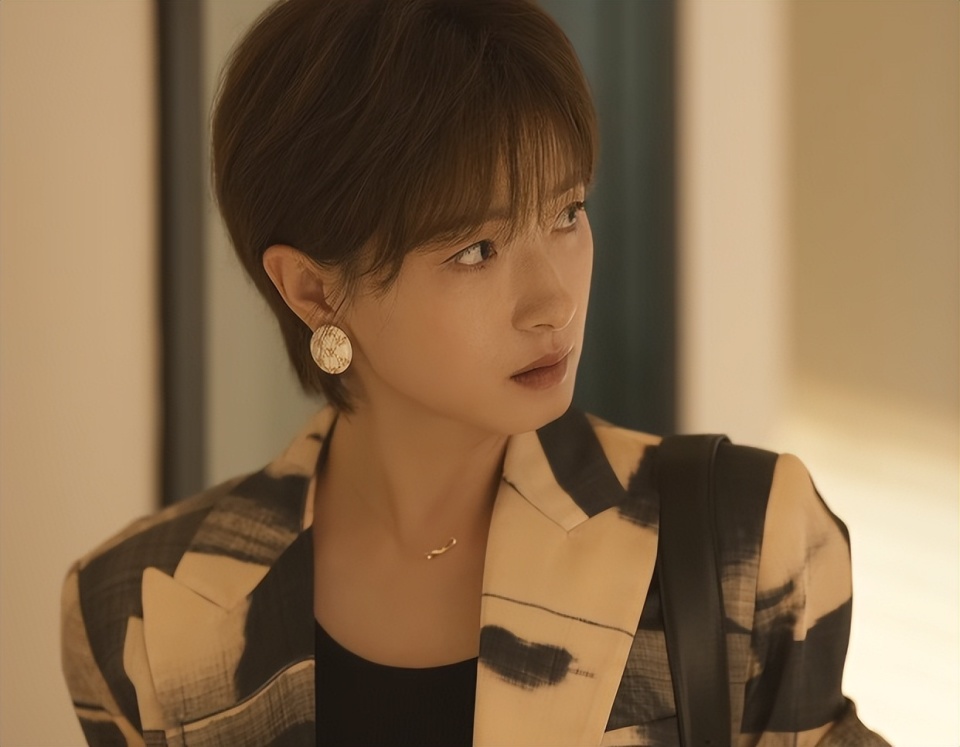 天顺平台登录：《玫瑰的故事》女星美貌前六排名：万茜第四，朱珠第三，第一凭啥