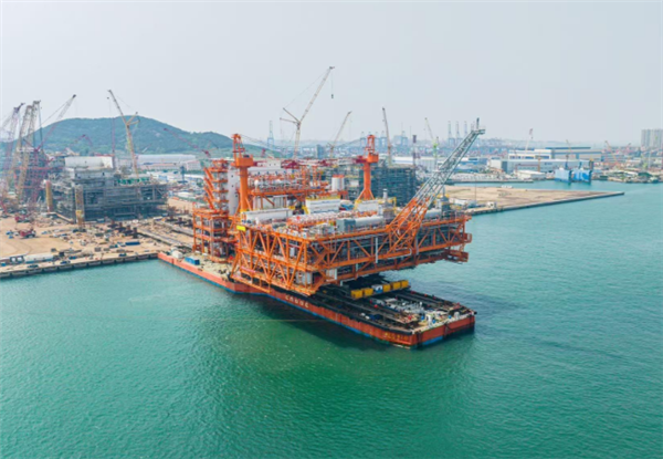 天顺娱乐主管：我国渤海最大海上油气平台完工起运：原油探明地质储量超1亿吨